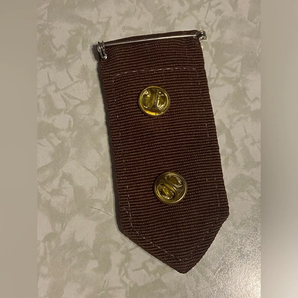 Vintage Girl Scout Brownie Pin Badge #7478